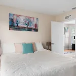 Dahlia Apartment - In Quiet Corcoran Neighborhood With Easy Access To Downtown